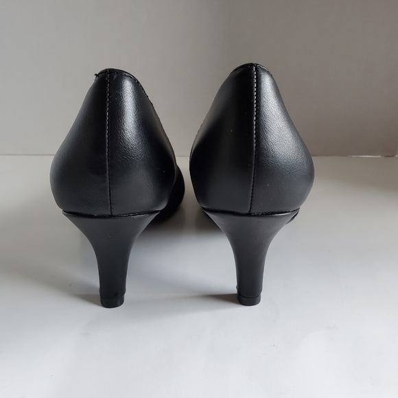 LifeStride Women's Pascal Dress Pump  Black, 7.5 - Picture 5 of 5